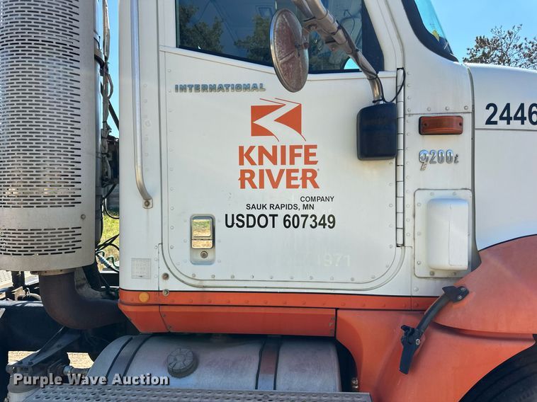 image for item DN0780 2008 International  9200i semi truck