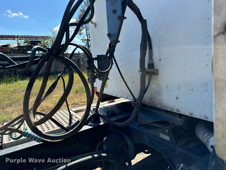 image for item DN0780 2008 International  9200i semi truck