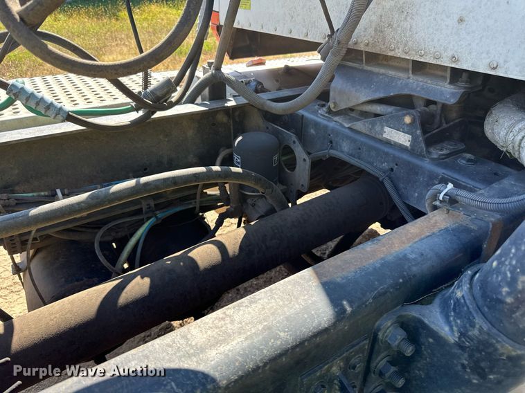 image for item DN0780 2008 International  9200i semi truck