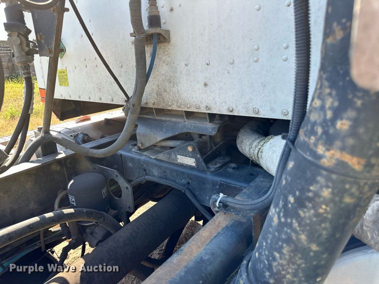 image for item DN0780 2008 International  9200i semi truck