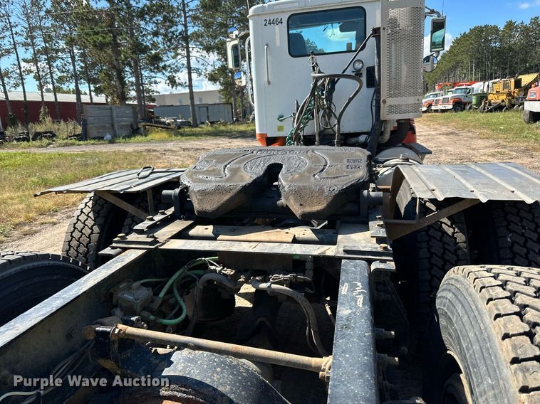 image for item DN0780 2008 International  9200i semi truck