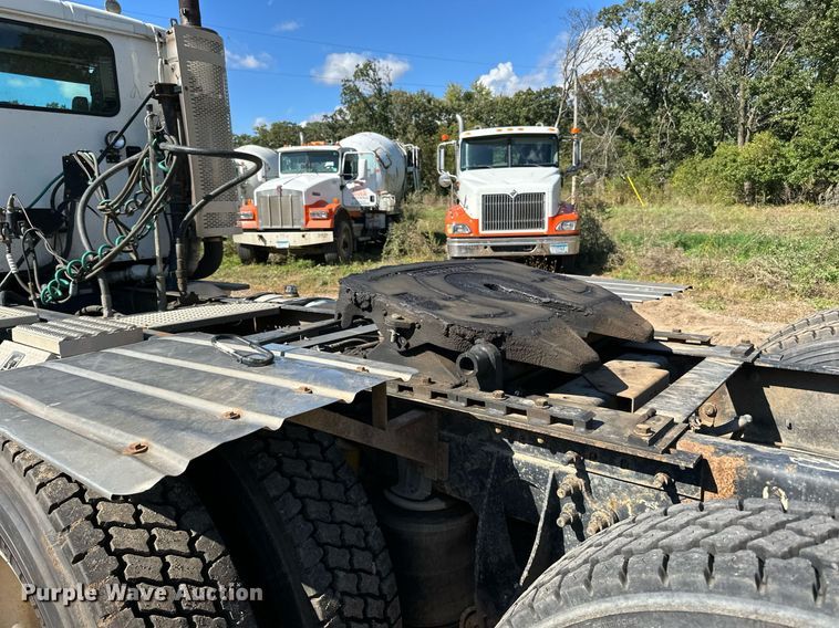 image for item DN0780 2008 International  9200i semi truck