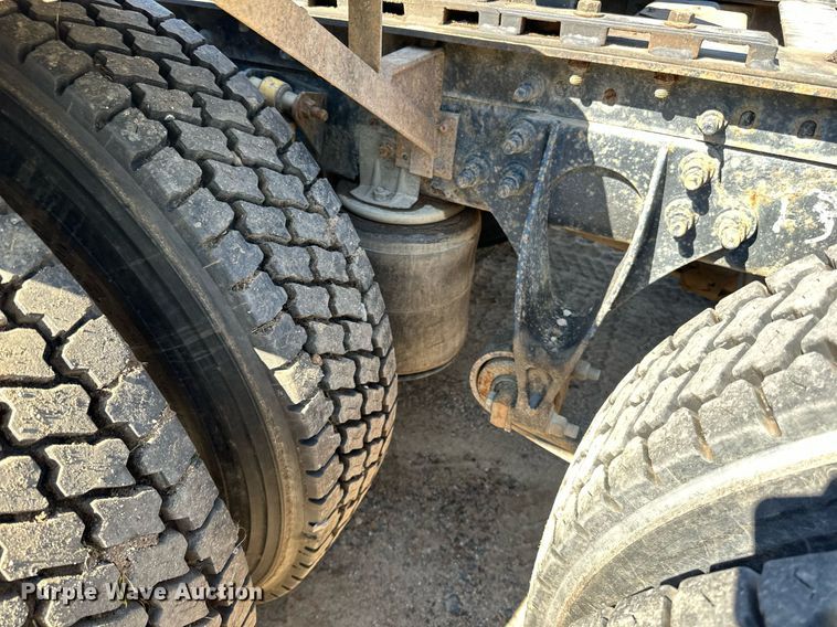 image for item DN0780 2008 International  9200i semi truck