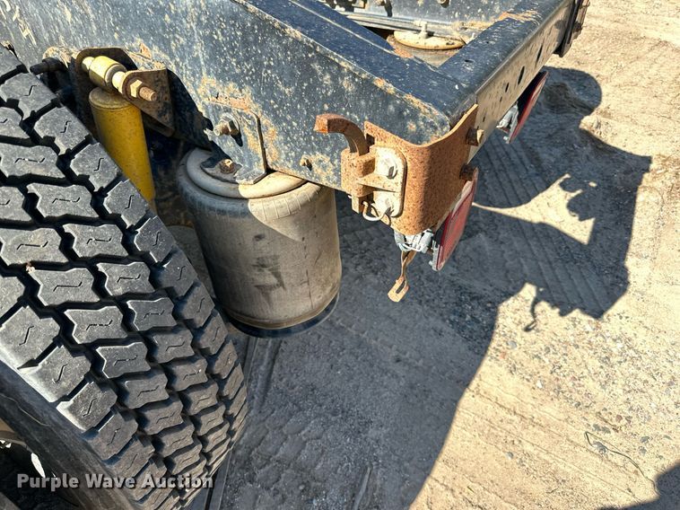 image for item DN0780 2008 International  9200i semi truck