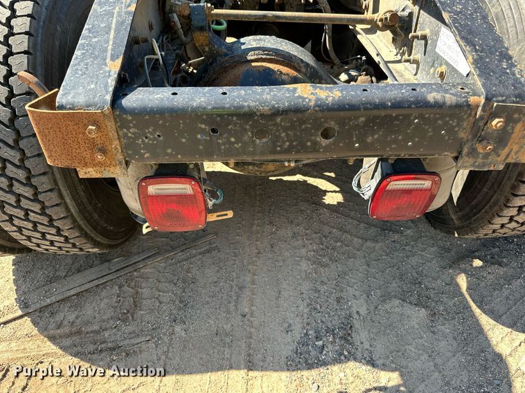 image for item DN0780 2008 International  9200i semi truck