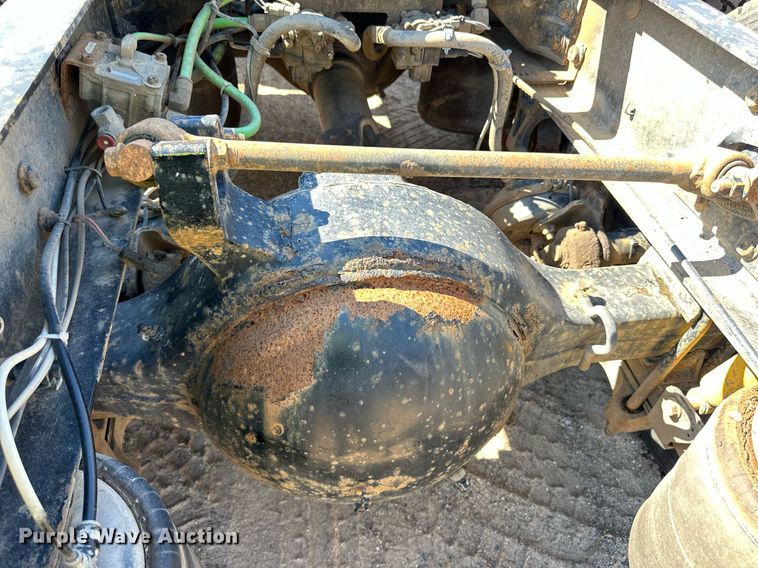 image for item DN0780 2008 International  9200i semi truck