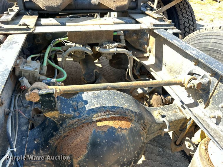 image for item DN0780 2008 International  9200i semi truck