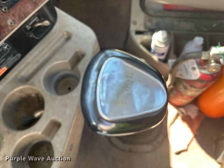 image for item DN0780 2008 International  9200i semi truck