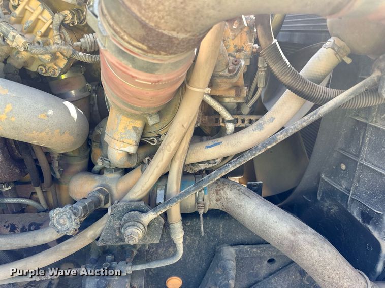 image for item DN0780 2008 International  9200i semi truck