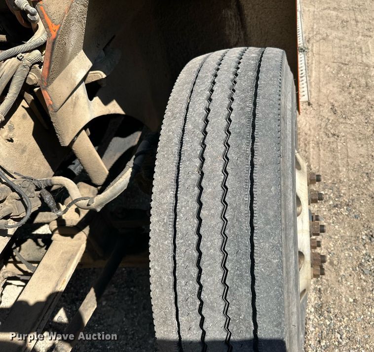 image for item DN0780 2008 International  9200i semi truck