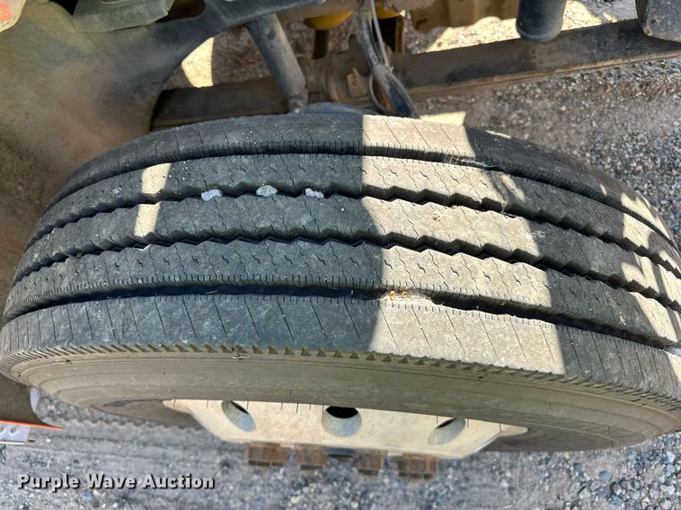 image for item DN0780 2008 International  9200i semi truck