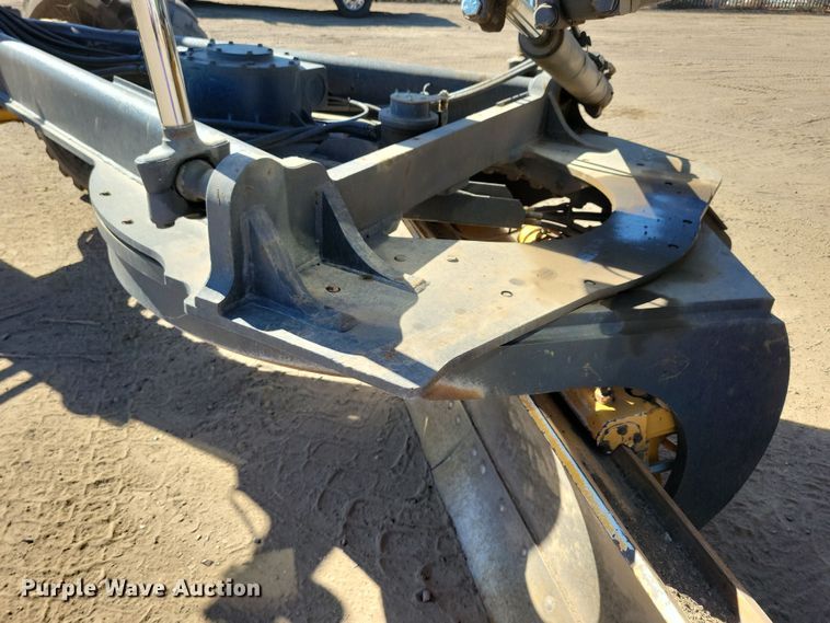 image for item DN3552 2008 John Deere 872D motor grader