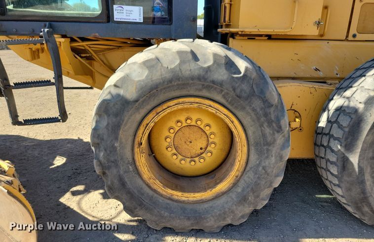 image for item DN3552 2008 John Deere 872D motor grader