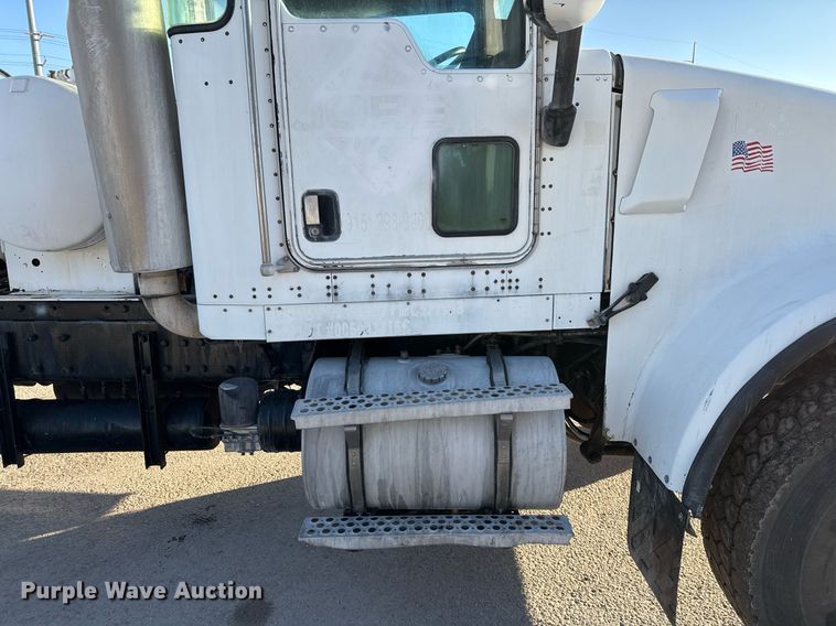 image for item DO2504 2006 Kenworth W900 ready mix truck