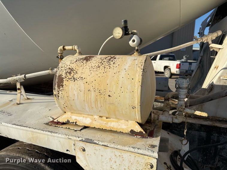 image for item DO2504 2006 Kenworth W900 ready mix truck