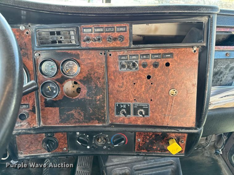 image for item DO2504 2006 Kenworth W900 ready mix truck