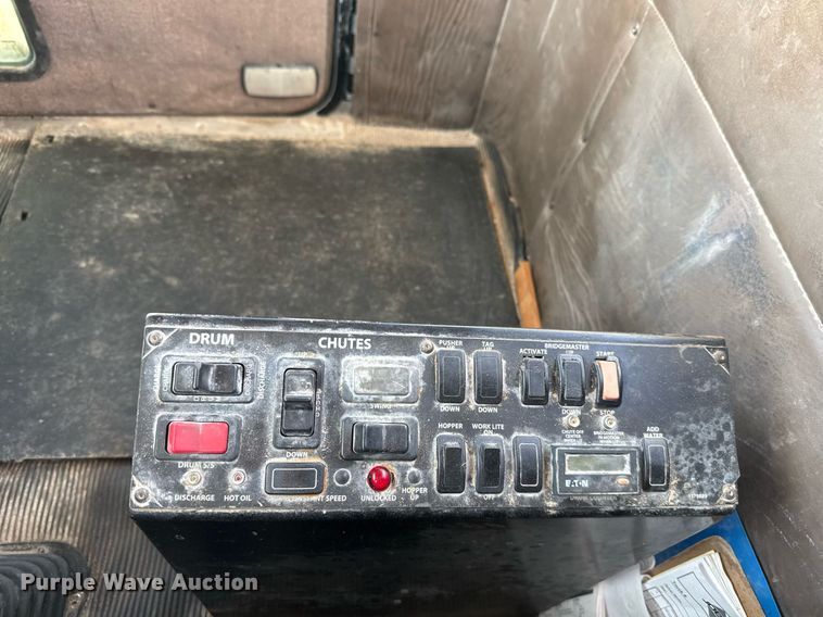 image for item DO2504 2006 Kenworth W900 ready mix truck