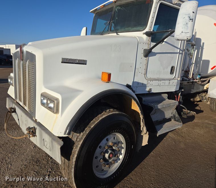 image for item DO2505 2006 Kenworth W900 ready mix truck