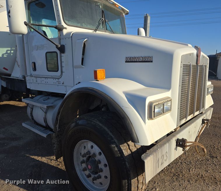image for item DO2505 2006 Kenworth W900 ready mix truck