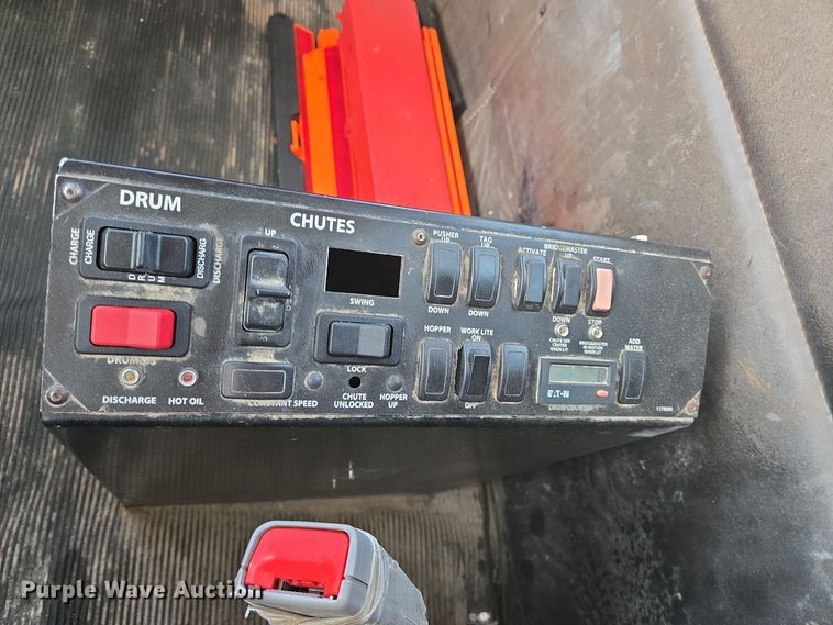 image for item DO2505 2006 Kenworth W900 ready mix truck