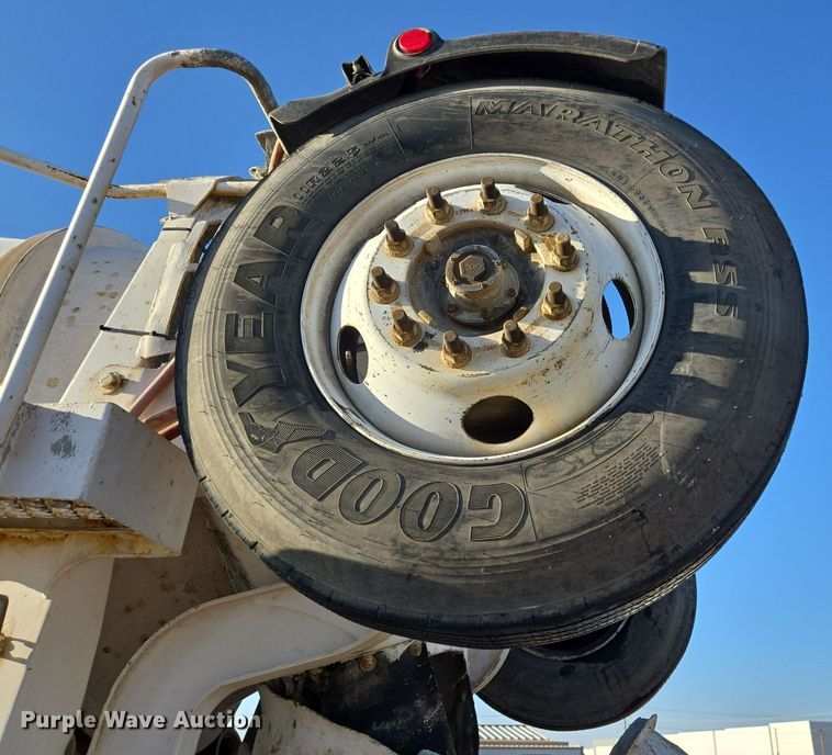 image for item DO2505 2006 Kenworth W900 ready mix truck