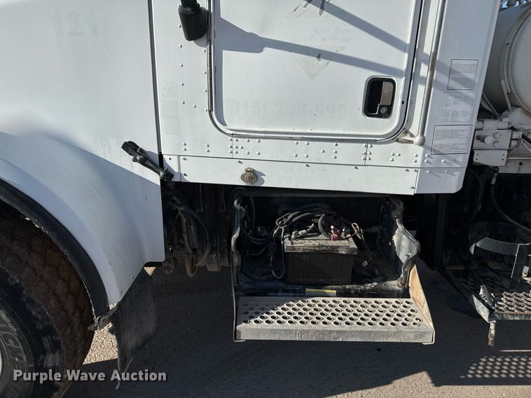 image for item DO2506 2006 Kenworth W900 ready mix truck