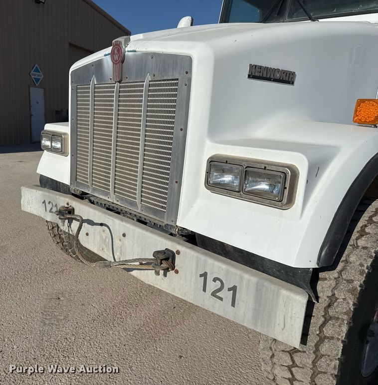 image for item DO2506 2006 Kenworth W900 ready mix truck