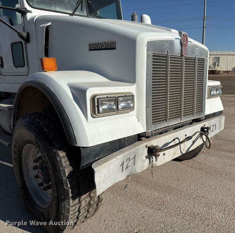 image for item DO2506 2006 Kenworth W900 ready mix truck