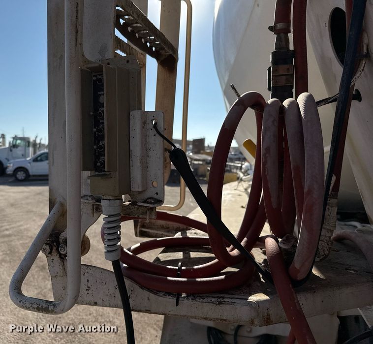 image for item DO2506 2006 Kenworth W900 ready mix truck