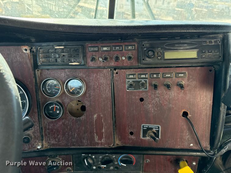 image for item DO2506 2006 Kenworth W900 ready mix truck