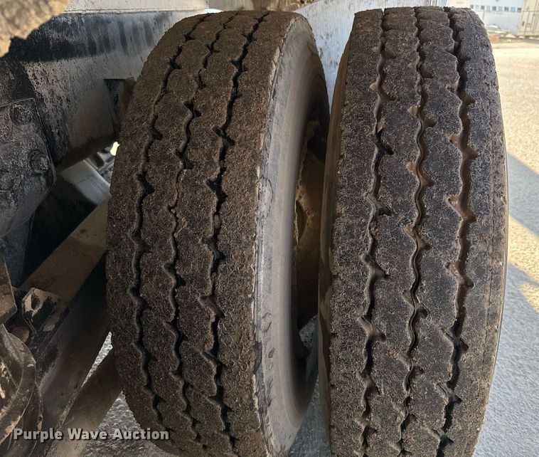 image for item DO2506 2006 Kenworth W900 ready mix truck