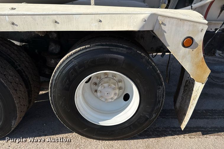 image for item DO2506 2006 Kenworth W900 ready mix truck