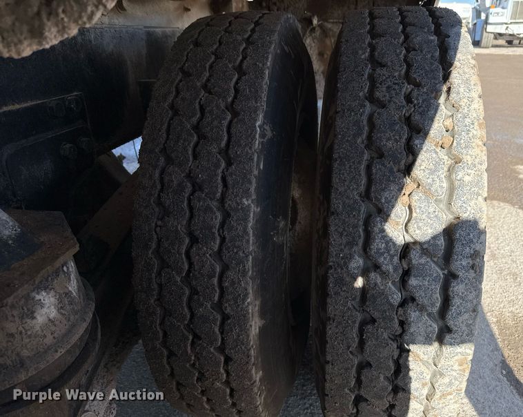 image for item DO2506 2006 Kenworth W900 ready mix truck