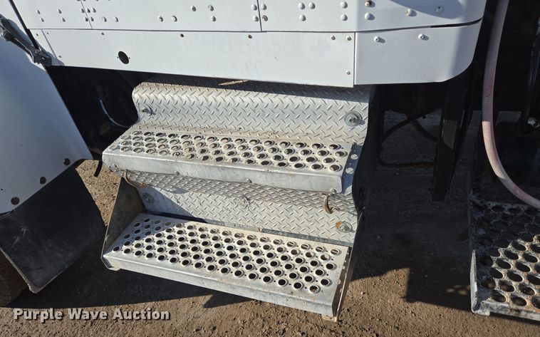 image for item DO2507 2006 Kenworth W900 ready mix truck