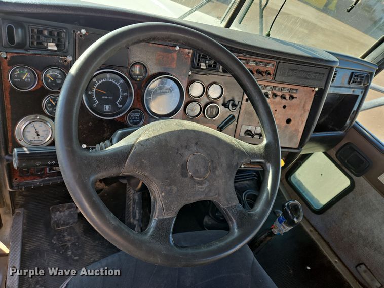 image for item DO2507 2006 Kenworth W900 ready mix truck