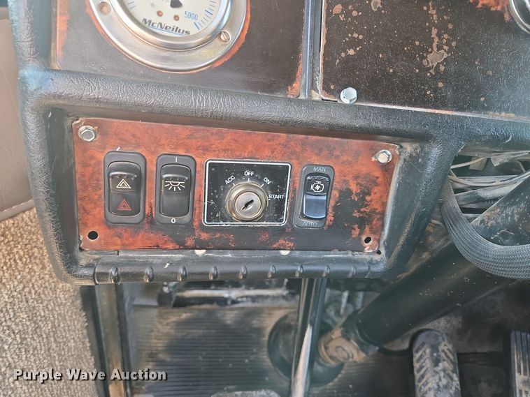 image for item DO2507 2006 Kenworth W900 ready mix truck