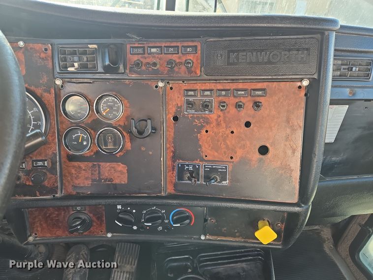 image for item DO2507 2006 Kenworth W900 ready mix truck