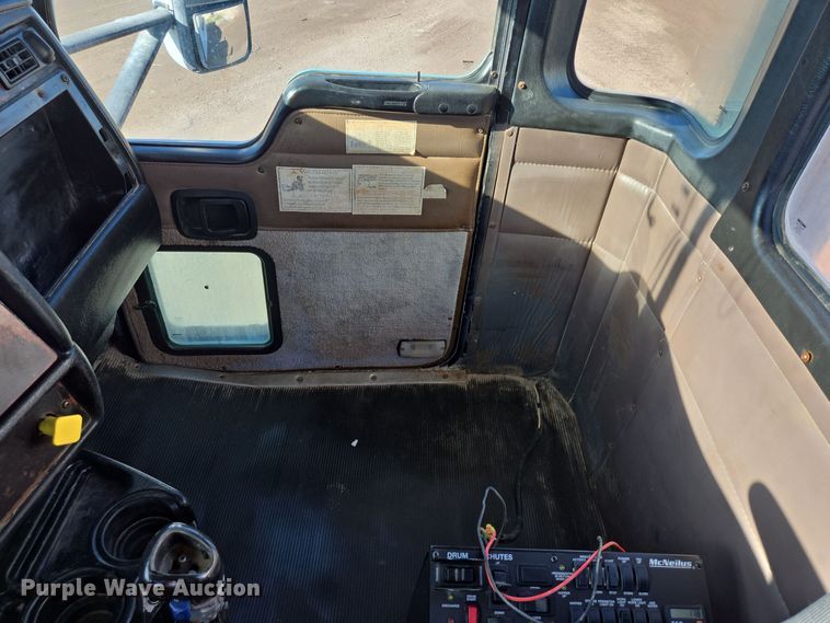 image for item DO2507 2006 Kenworth W900 ready mix truck