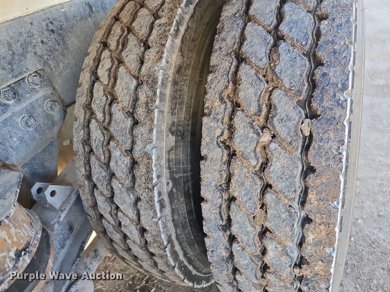 image for item DO2507 2006 Kenworth W900 ready mix truck