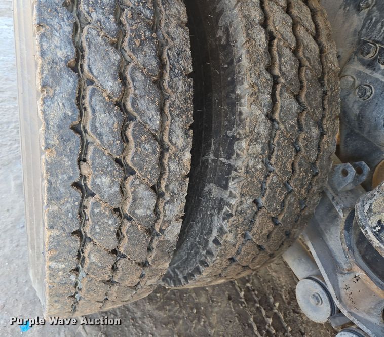 image for item DO2507 2006 Kenworth W900 ready mix truck