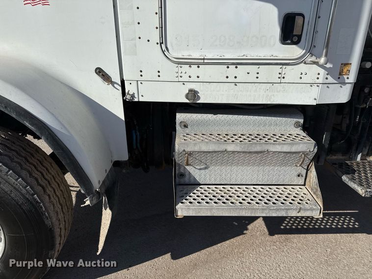 image for item DO2508 2006 Kenworth W900 ready mix truck