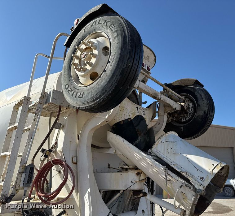 image for item DO2508 2006 Kenworth W900 ready mix truck