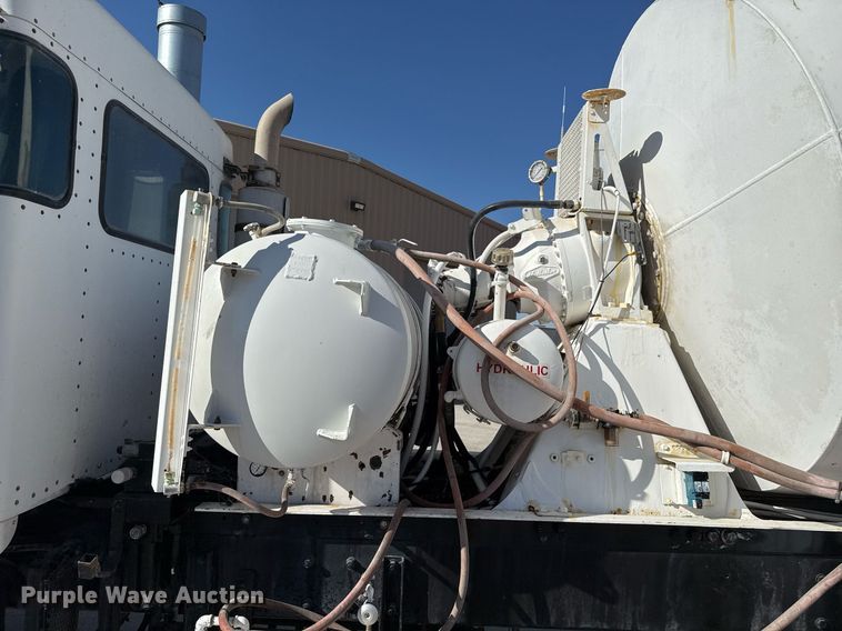 image for item DO2508 2006 Kenworth W900 ready mix truck