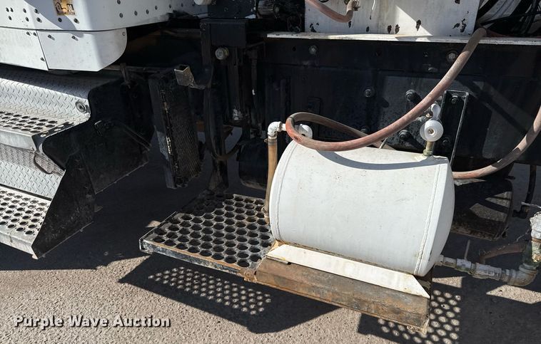 image for item DO2508 2006 Kenworth W900 ready mix truck