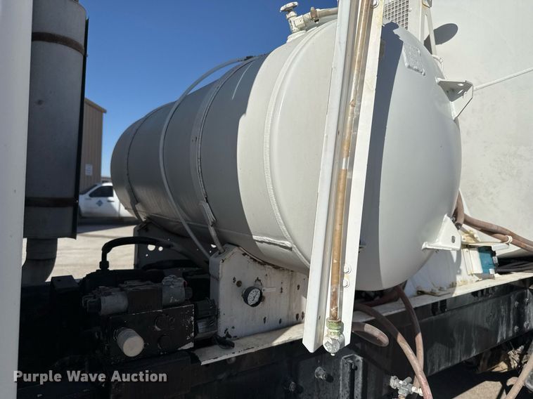 image for item DO2508 2006 Kenworth W900 ready mix truck