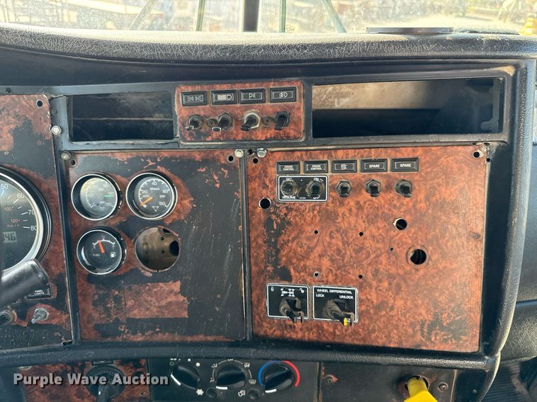 image for item DO2508 2006 Kenworth W900 ready mix truck