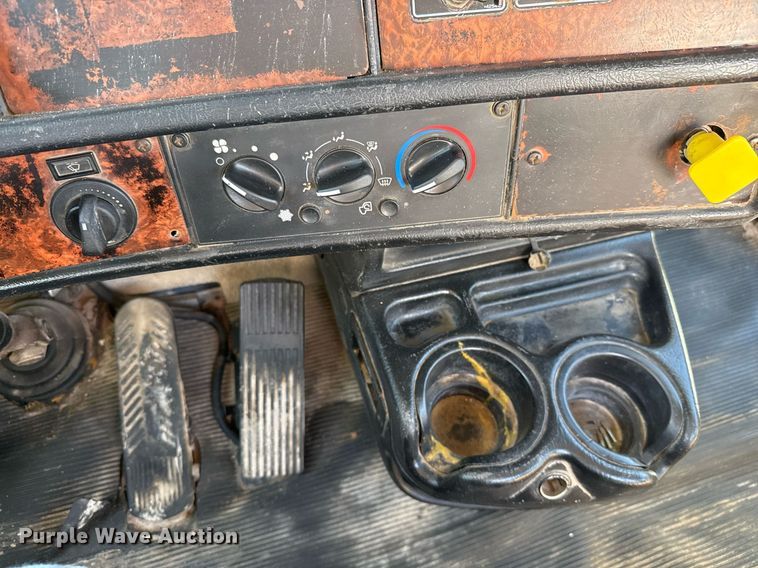 image for item DO2508 2006 Kenworth W900 ready mix truck