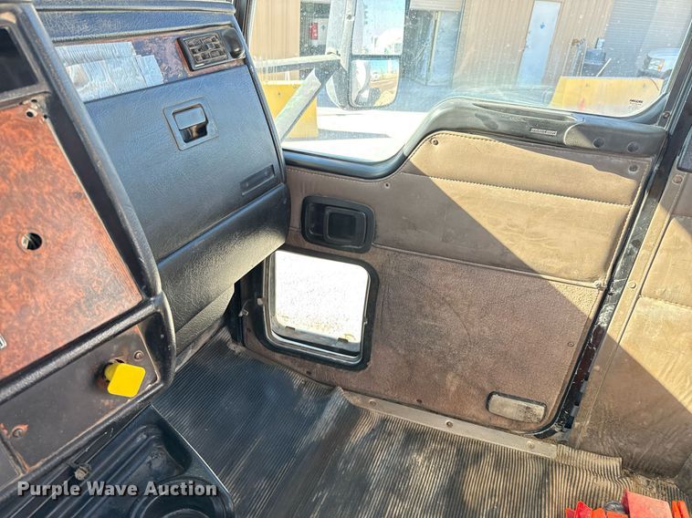 image for item DO2508 2006 Kenworth W900 ready mix truck