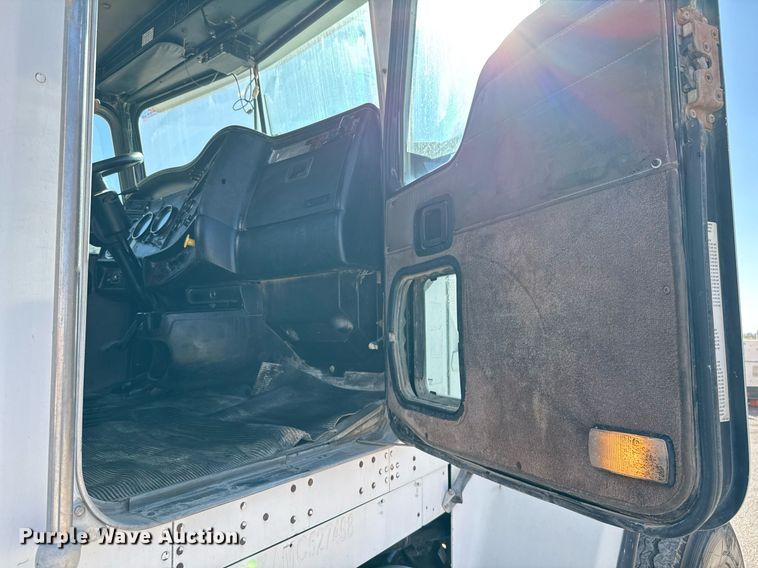 image for item DO2508 2006 Kenworth W900 ready mix truck