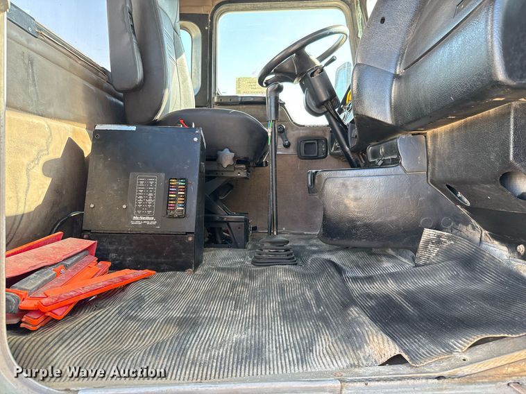 image for item DO2508 2006 Kenworth W900 ready mix truck